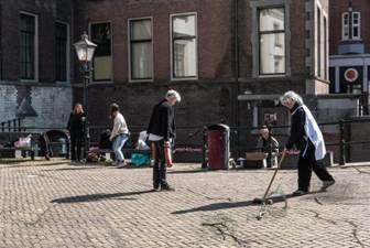 Afbeelding met gebouw, buitenshuis, schoeisel, grond

Door AI gegenereerde inhoud is mogelijk onjuist.