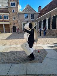 Afbeelding met buitenshuis, gebouw, hemel, grond
Door AI gegenereerde inhoud is mogelijk onjuist.