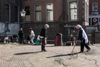 Afbeelding met gebouw, buitenshuis, schoeisel, grond

Door AI gegenereerde inhoud is mogelijk onjuist.
