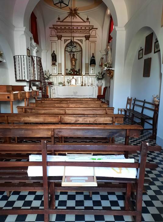 Afbeelding met meubels, kapel, overdekt, gebedsplaats

Door AI gegenereerde inhoud is mogelijk onjuist.