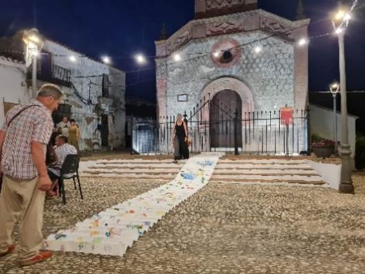 Afbeelding met kleding, person, schoeisel, grond

Door AI gegenereerde inhoud is mogelijk onjuist.