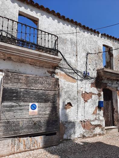 Afbeelding met buitenshuis, raam, hemel, gebouw
Door AI gegenereerde inhoud is mogelijk onjuist.